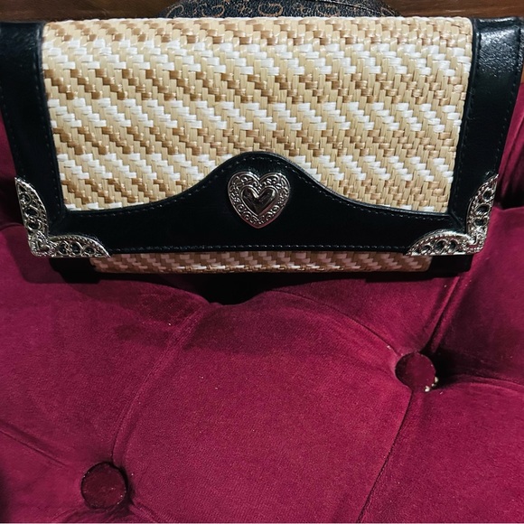 Wallet Silver Tone HEART Decor note back zipper missing! Price reflects defect. - Picture 6 of 13